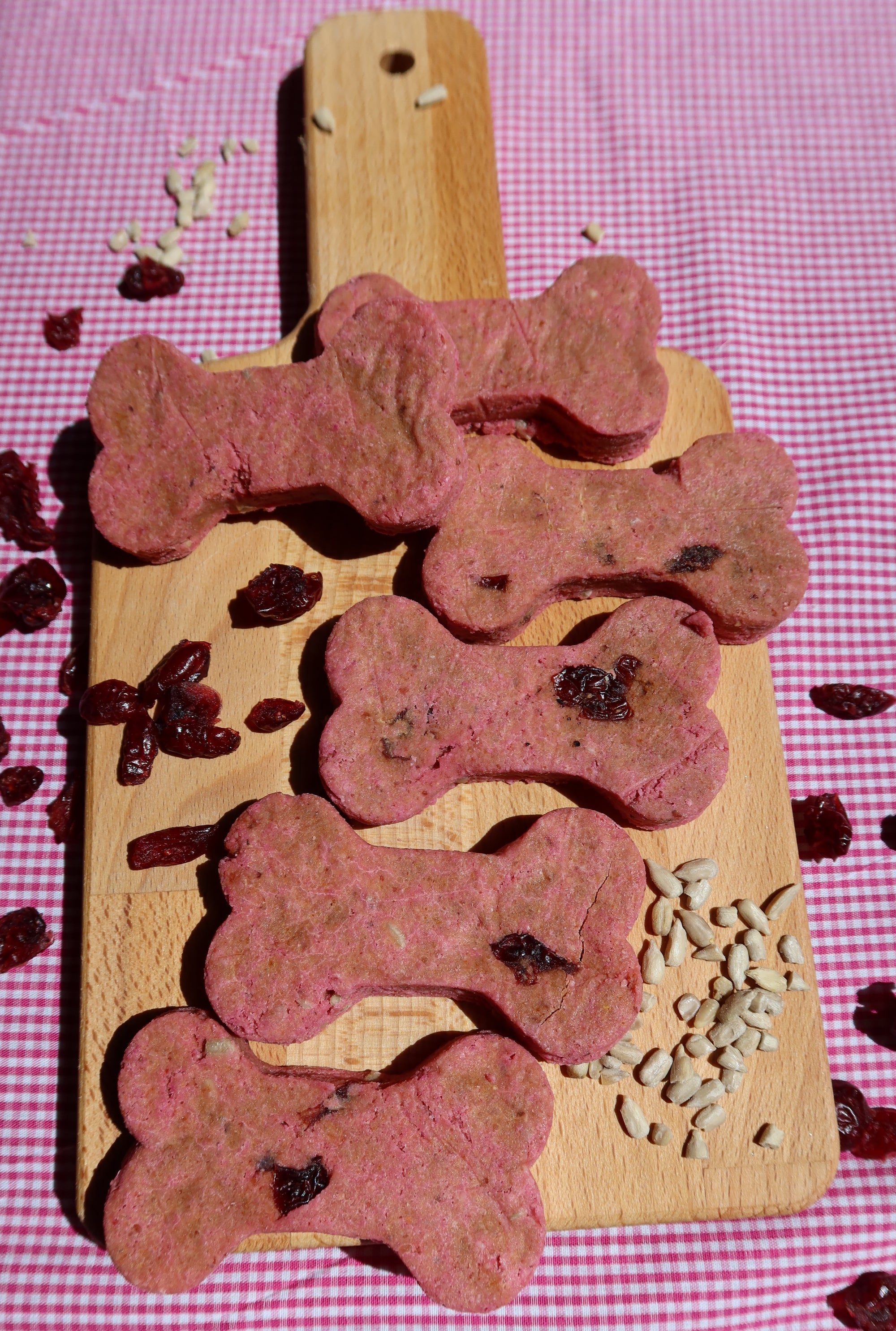 Happy Beet | 6 Large Bone Shaped Biscuits